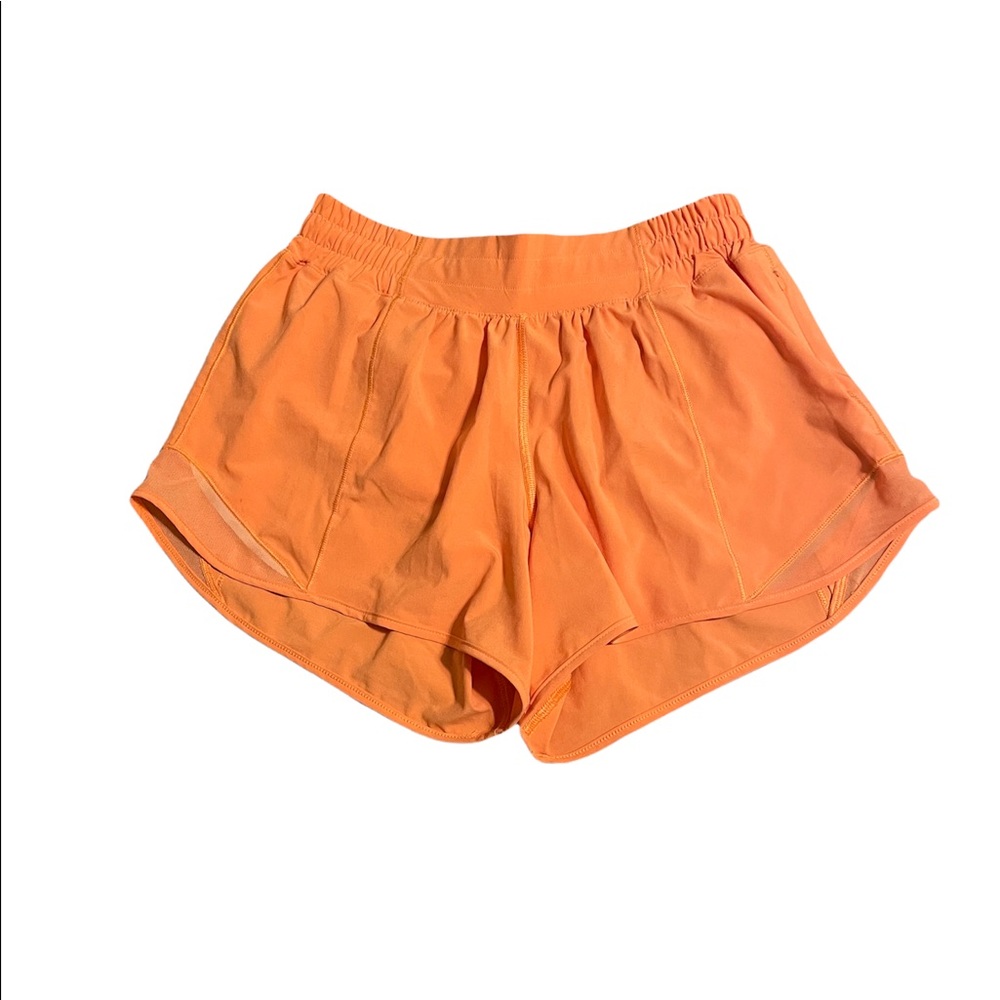 Lululemon size 6 LR Hotty Hot 4” shorts